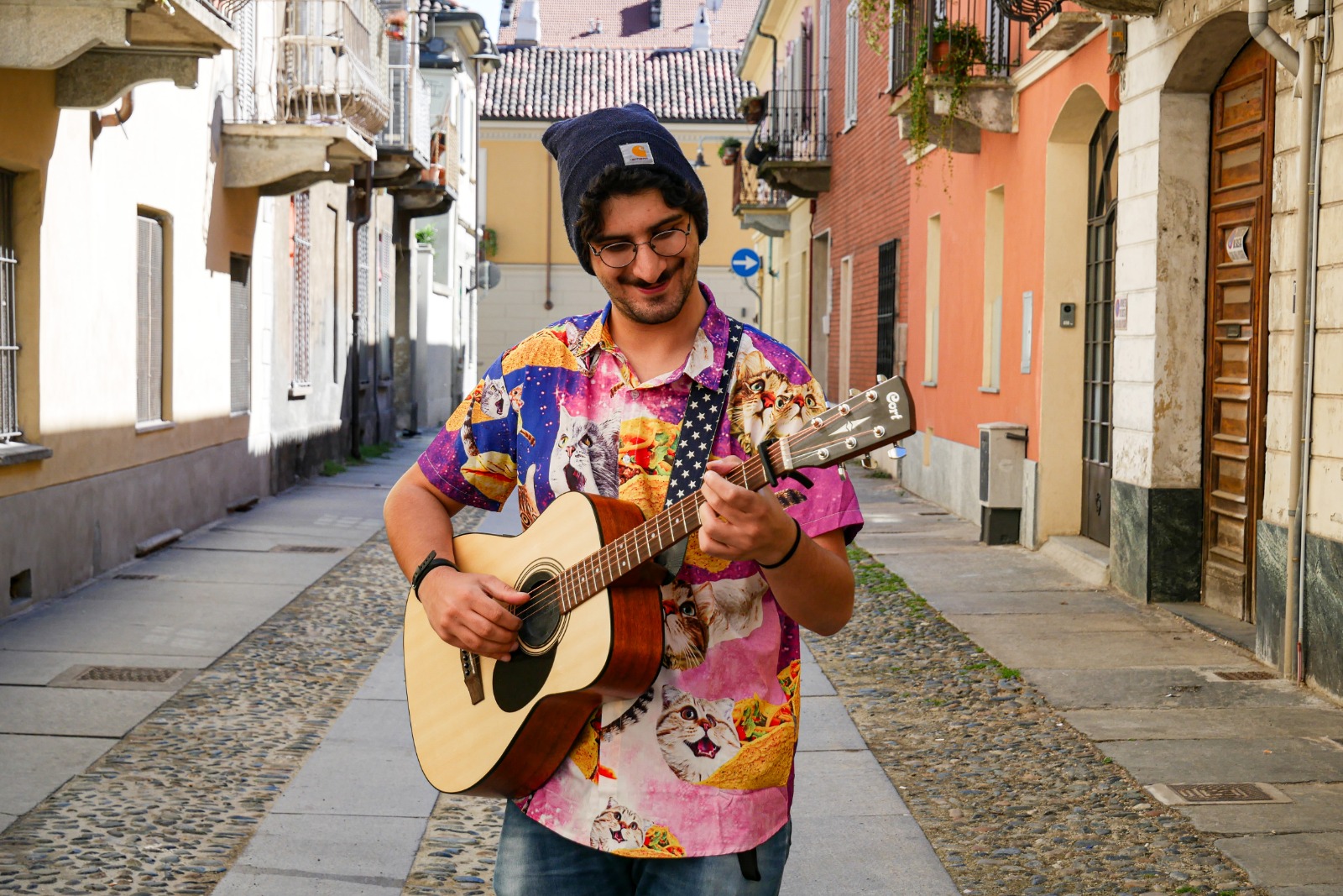 Live busking Chelo