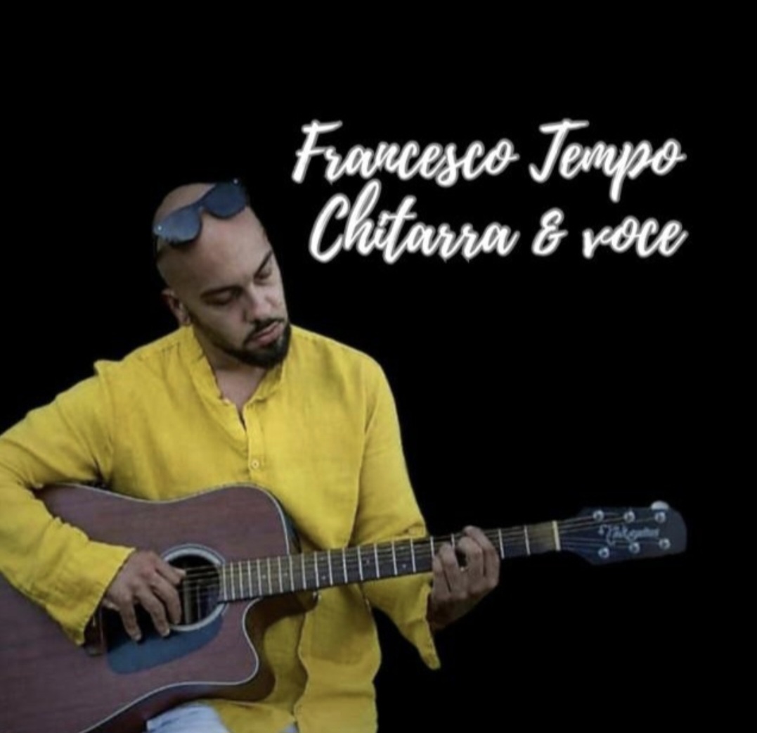 Francesco Tempo voce e chitarra all'italiana