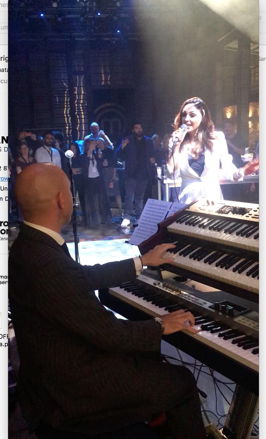 🎩 “Il Pianista per Strada – Musica da indossare”